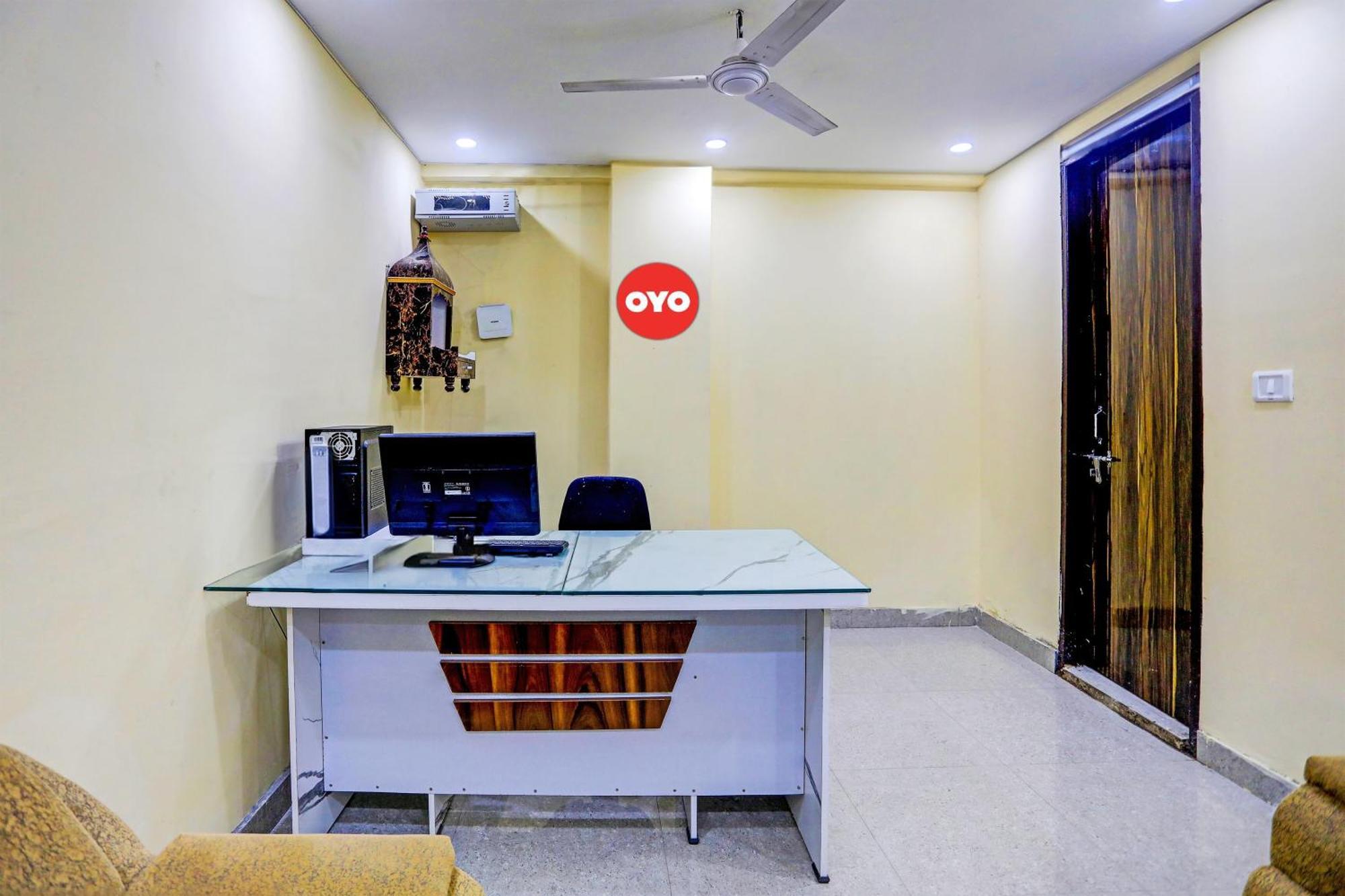 Hotel O Park Palace New Delhi Exterior photo
